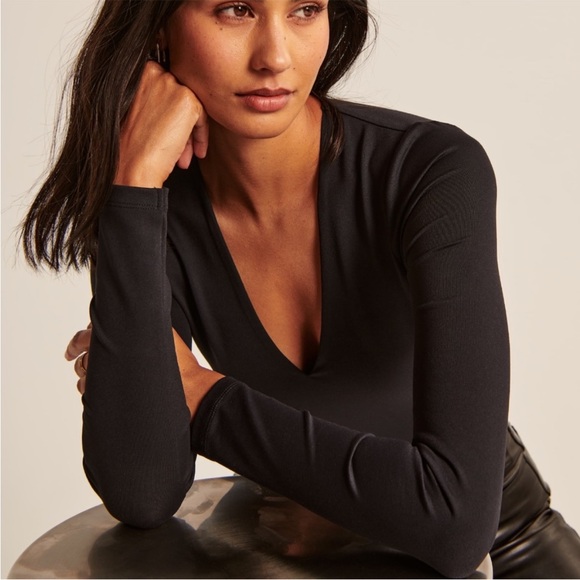 Abercrombie Long-Sleeve Seamless Fabric V-Neck Bodysuit - Black - Small - Picture 4 of 8